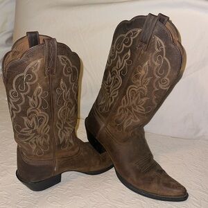 Ariat Brown Leather Heritage Western JToe
10009514 Women's Boots - Size 8.5 B